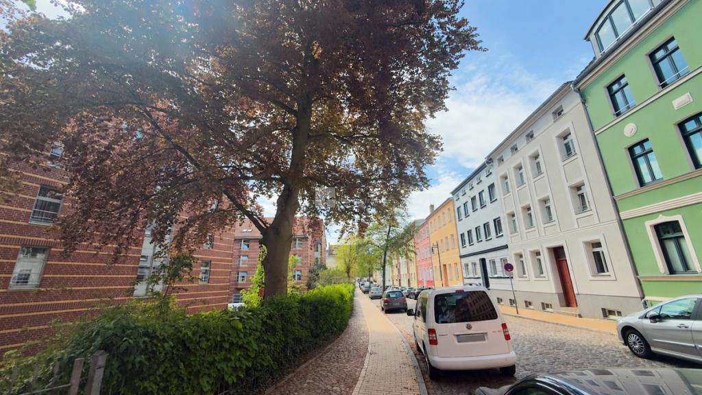 Innenstadtlage für Praktiker: helle 2-Zimmer-Dachgeschosswohnung mit Einbauküche, Duschbad, Keller - Foto 5