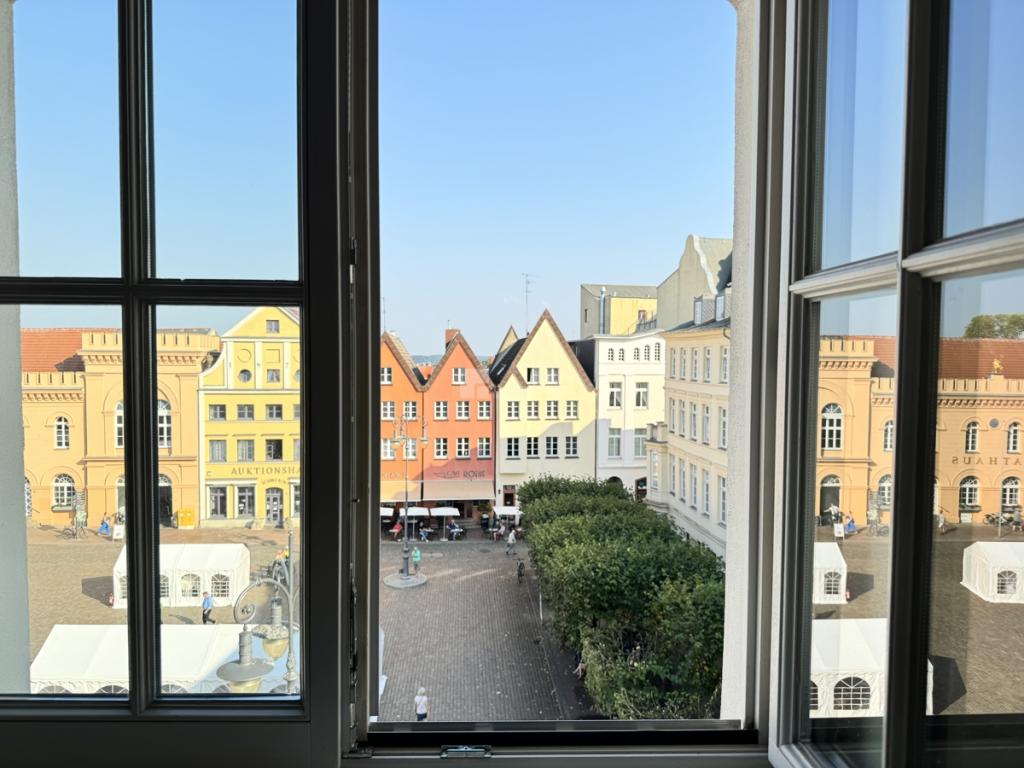 Wohnen mit Weltkulturerbe: 2-Zimmer-Wohnung mit Balkon, Fahrstuhl & Ausblick - Photo 3