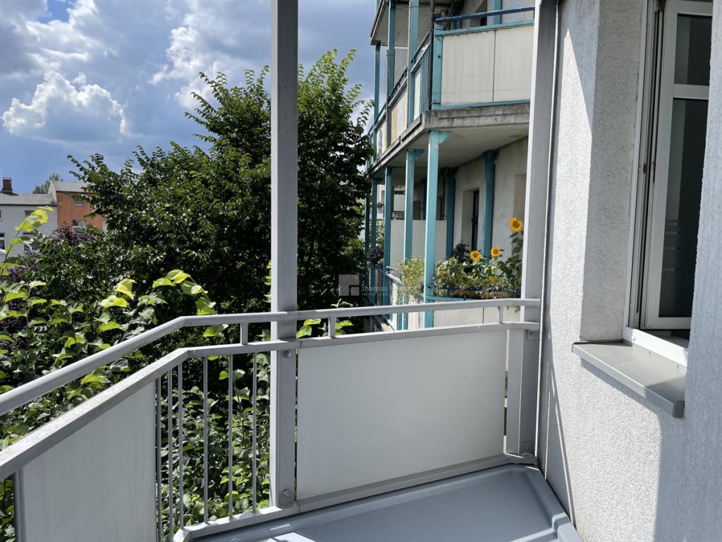 Der Balkon im Grünen mit Sonne am Morgen und Abend