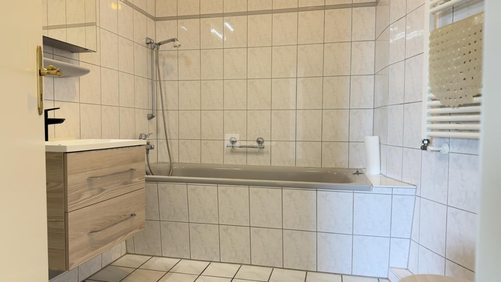 Repräsentatives Wohnen am Schlossgarten: Frisch renoviert & voller Wärme - Photo 4