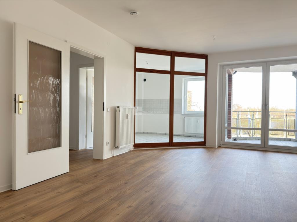 Repräsentatives Wohnen am Schlossgarten: Frisch renoviert & voller Wärme - Photo 1