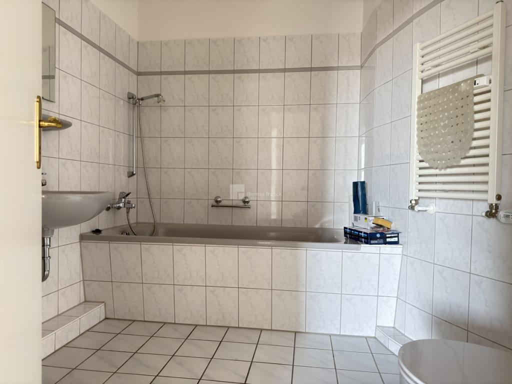 Repräsentatives Wohnen am Schlossgarten: Frisch renoviert & voller Wärme - Photo 4