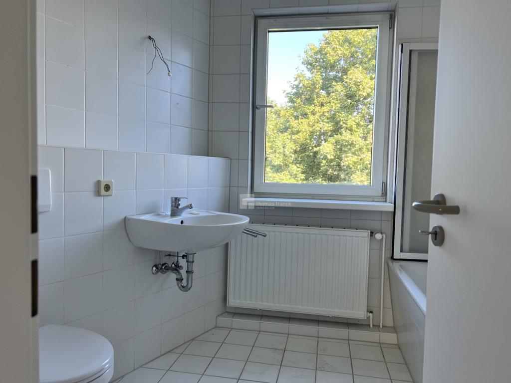 Schelfstadt am Pfaffenteich: 3-Zimmer-Wohnung mit Balkon, Fahrstuhl und Tiefgaragenstellplatz - Photo 5