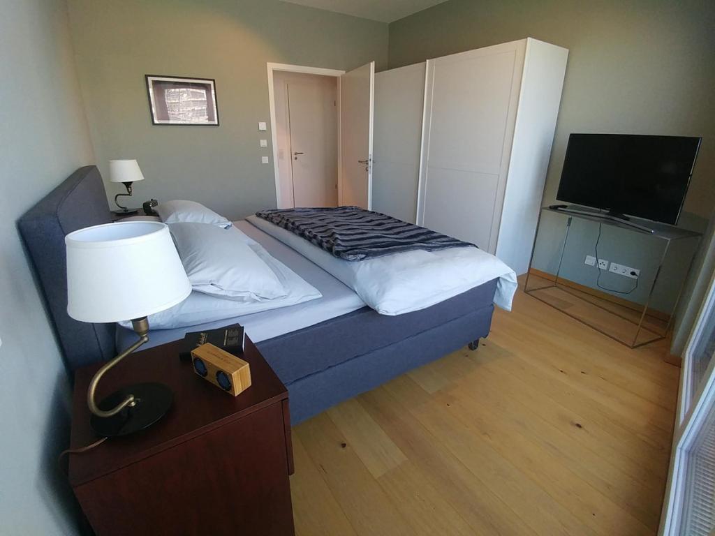 Luxuriöse 2‑Zimmer Wohnung im 5. OG mit Balkon in Berlin Mitte - Foto 1