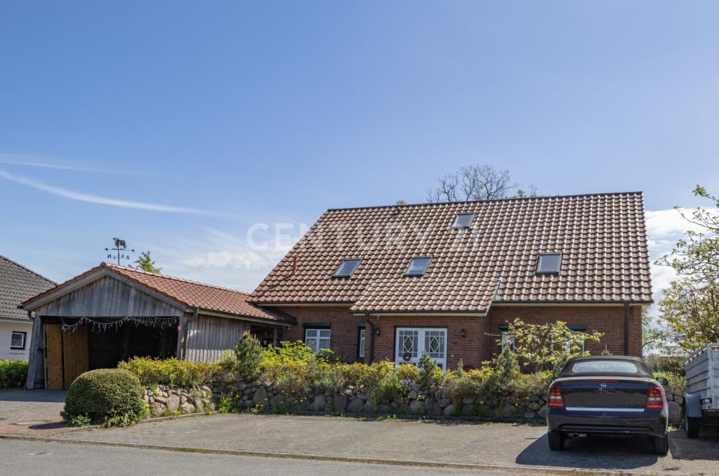 Straßenansicht  / Doppelcarport