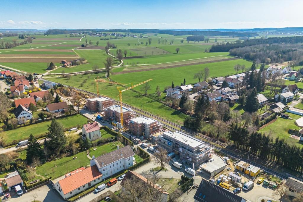 Exklusiver Erstbezug in Pfaffenhausen: Helle 3-Zimmer-Wohnung mit Terrasse und Gartenanteil - Foto 5