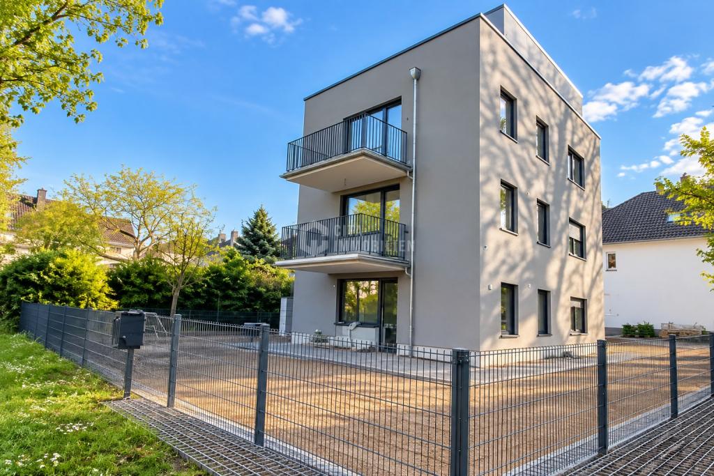 Neuwertige 2-Zimmer-OG-Wohnung mit Dachterrasse und EBK in Frankfurt-Unterliederbach - Photo 3
