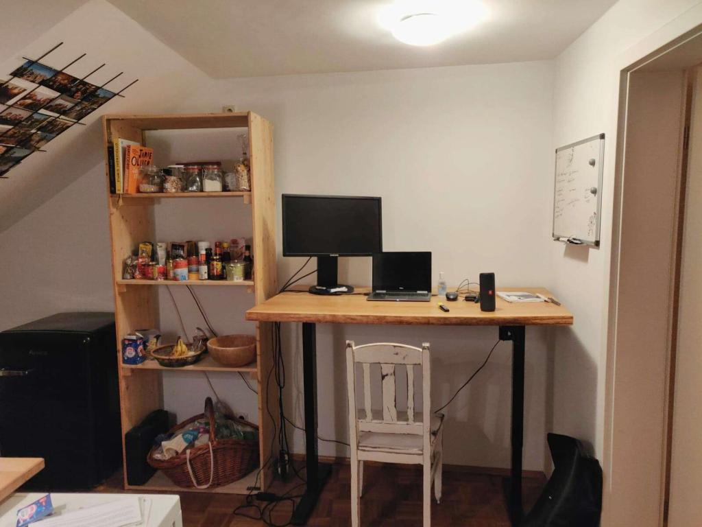 Renovierte 2-Zimmer-Wohnung mit Galerie in zentraler Lage von Frankfurt-Westend - Photo 4