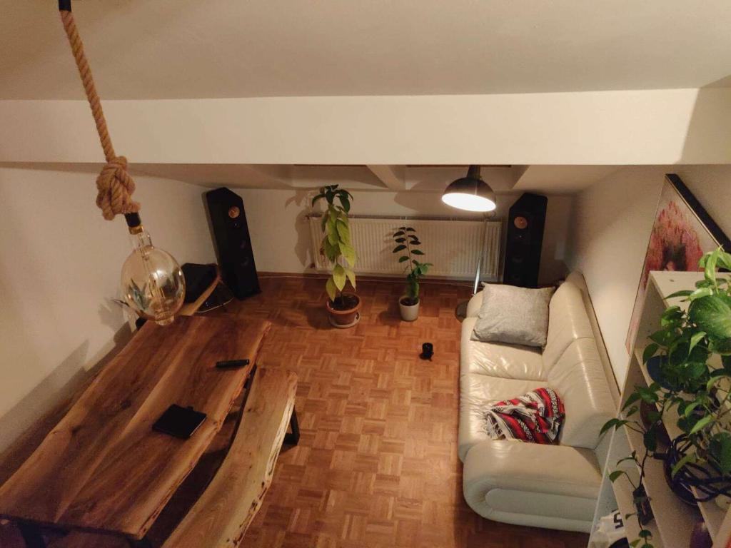 Renovierte 2-Zimmer-Wohnung mit Galerie in zentraler Lage von Frankfurt-Westend - Photo 1