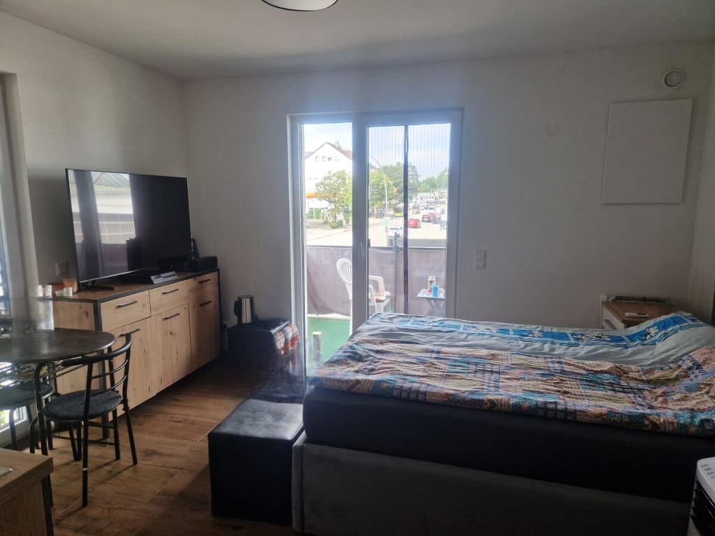 Gepflegtes 1-Zimmer-Penthouse Apartement mit großem Balkon in Rosenheim - Anfragen nur per Mail - Photo 2