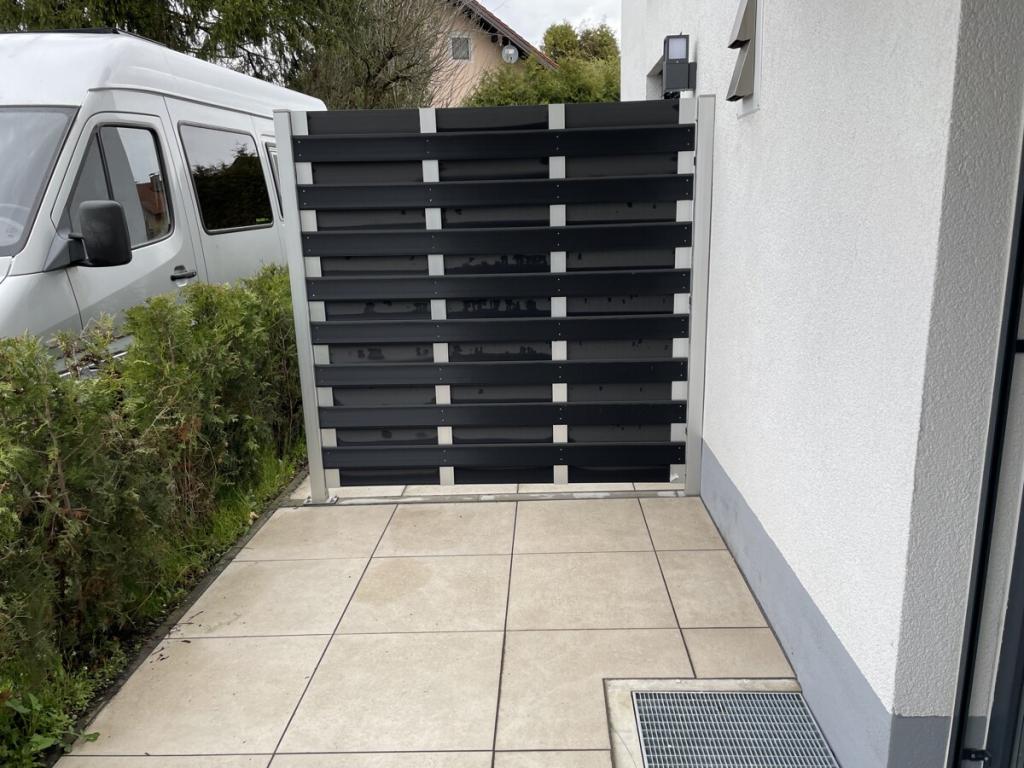Gepflegtes 1-Zimmer-Penthouse Apartement mit Terrasse in Rosenheim - Anfragen nur per Mail - Foto 3