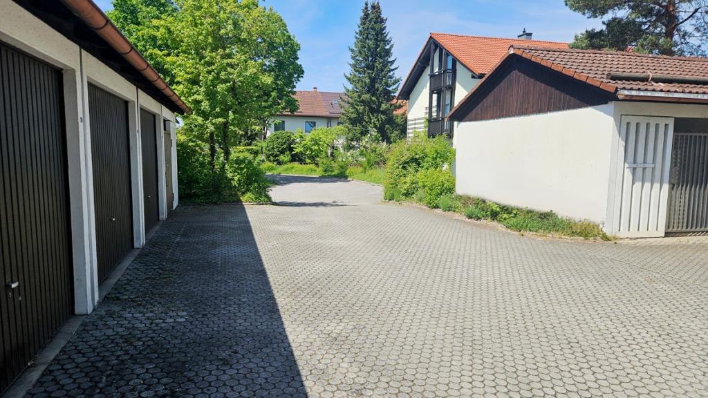 Zufahrt zur Garage