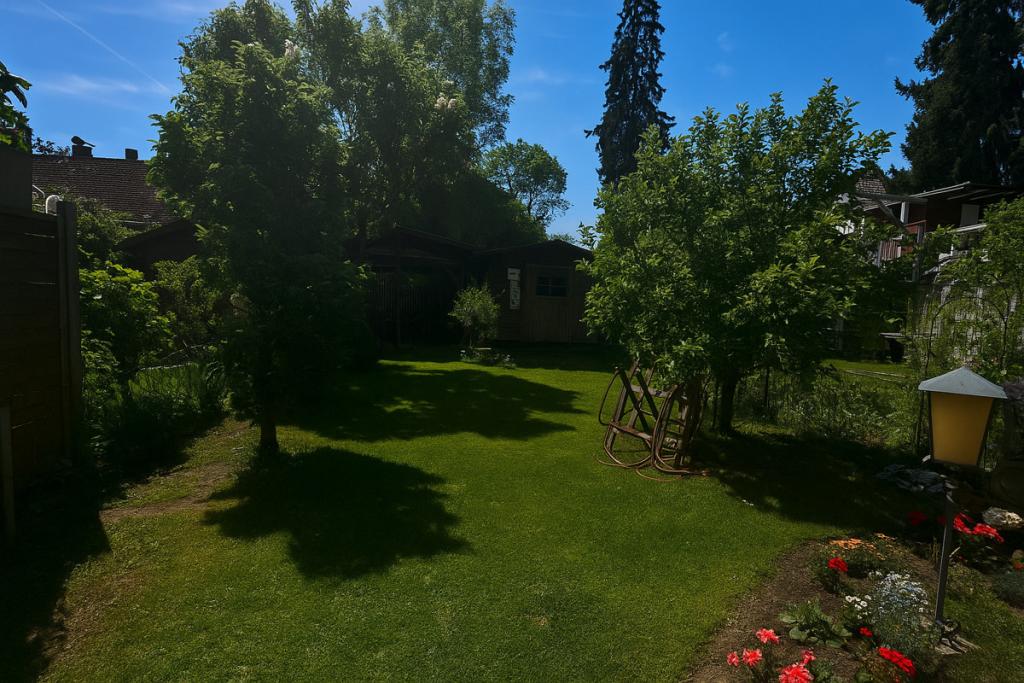 Gartenidyll mit Holzhaus