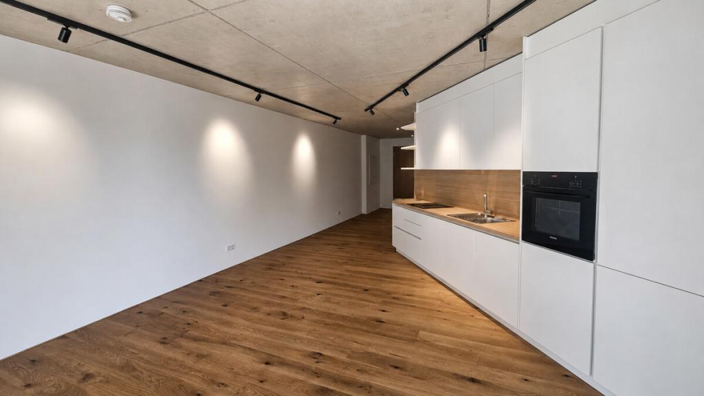 Designstarke Wohnung mit großem Balkon und maßgefertigter Einbauküche - Photo 3