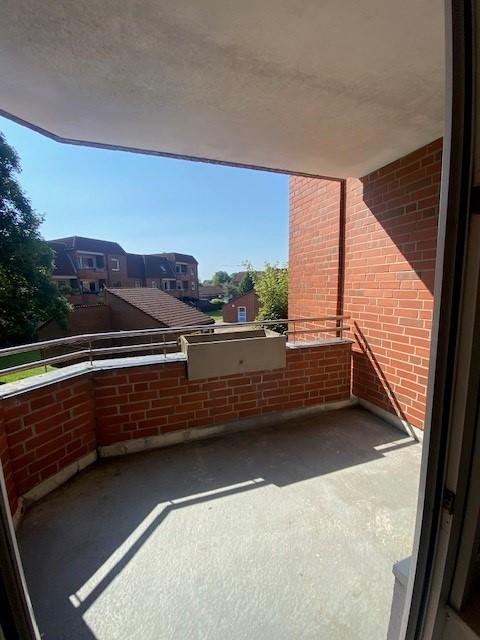 ES 13 neu Balkon