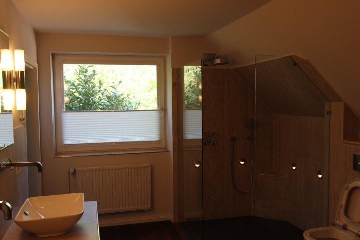 Vermietung: Exklusive, hochwertige Dachgeschosswohnung mit Garage - Foto 4