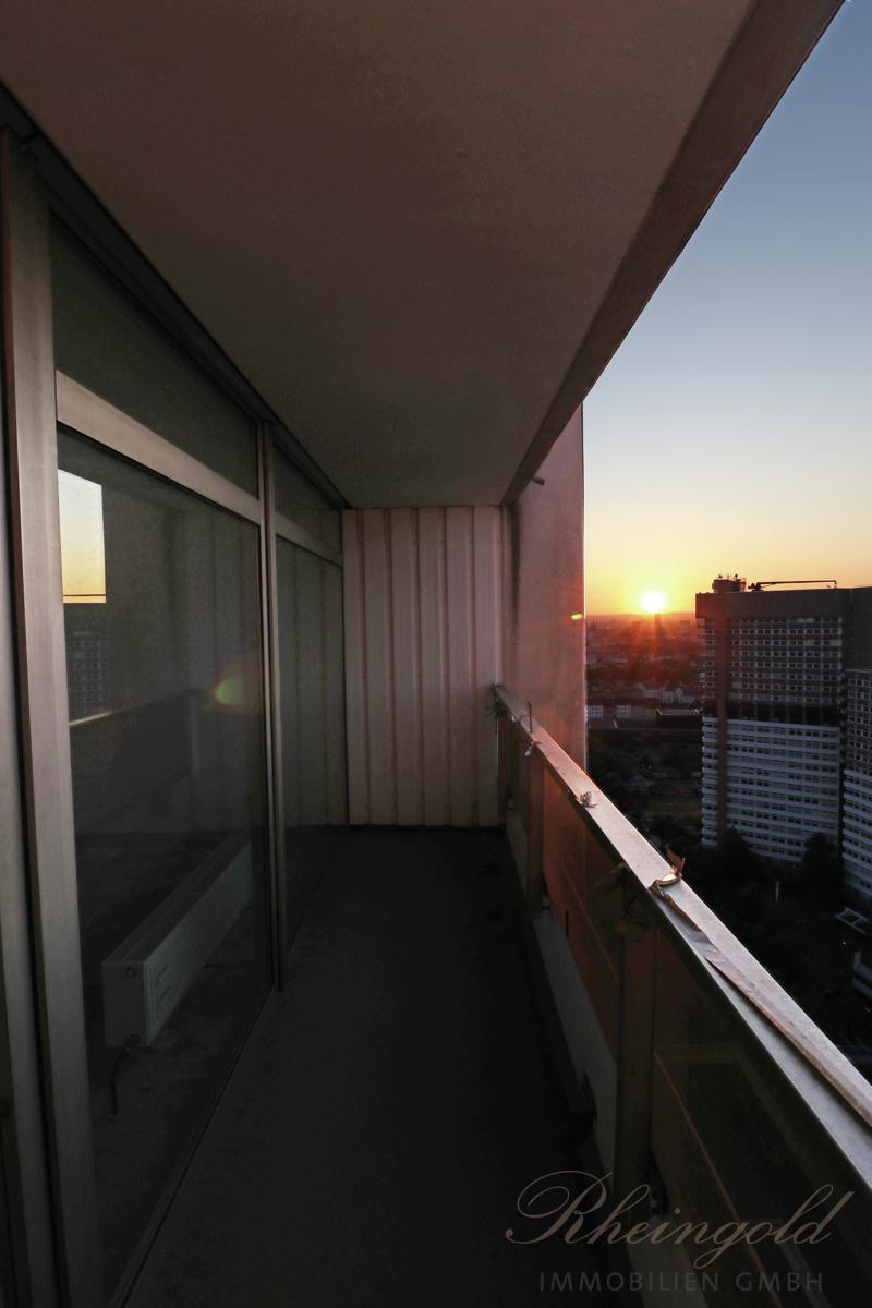 OG Balkon HK Zimmer rechts sonnenaufgang
