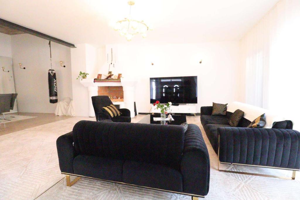 Eckhaus - EG - Wohnzimmer - Bild 2