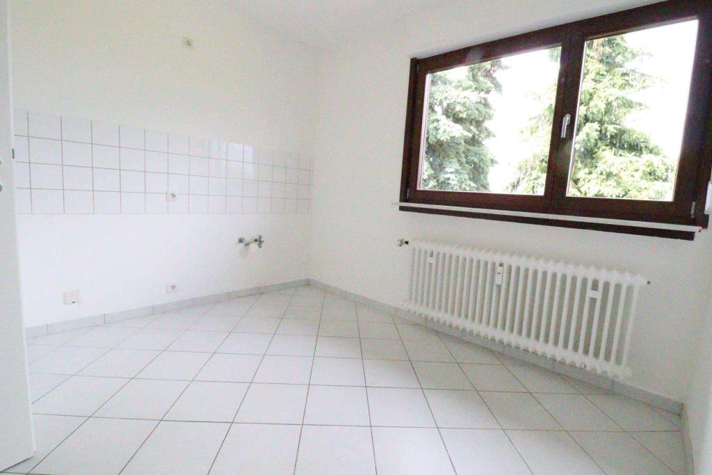 WRS Immobilien - Frisch renovierte 3 Zimmer Dachgeschosswohnung in Feldrandlage von Rockenberg - Photo 1