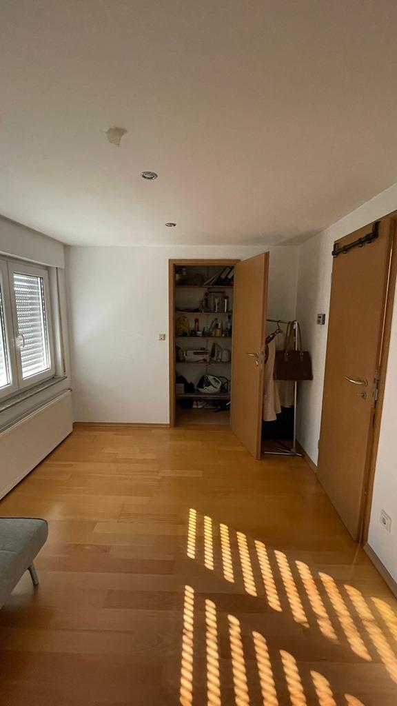 Wohnzimmer mit Abstellraum im OG.jpeg