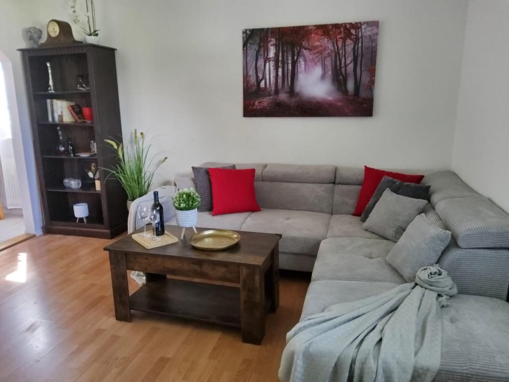 Schöne vollmöblierte 2 Zimmerwohnung zu vermieten in Neuried - Photo 1