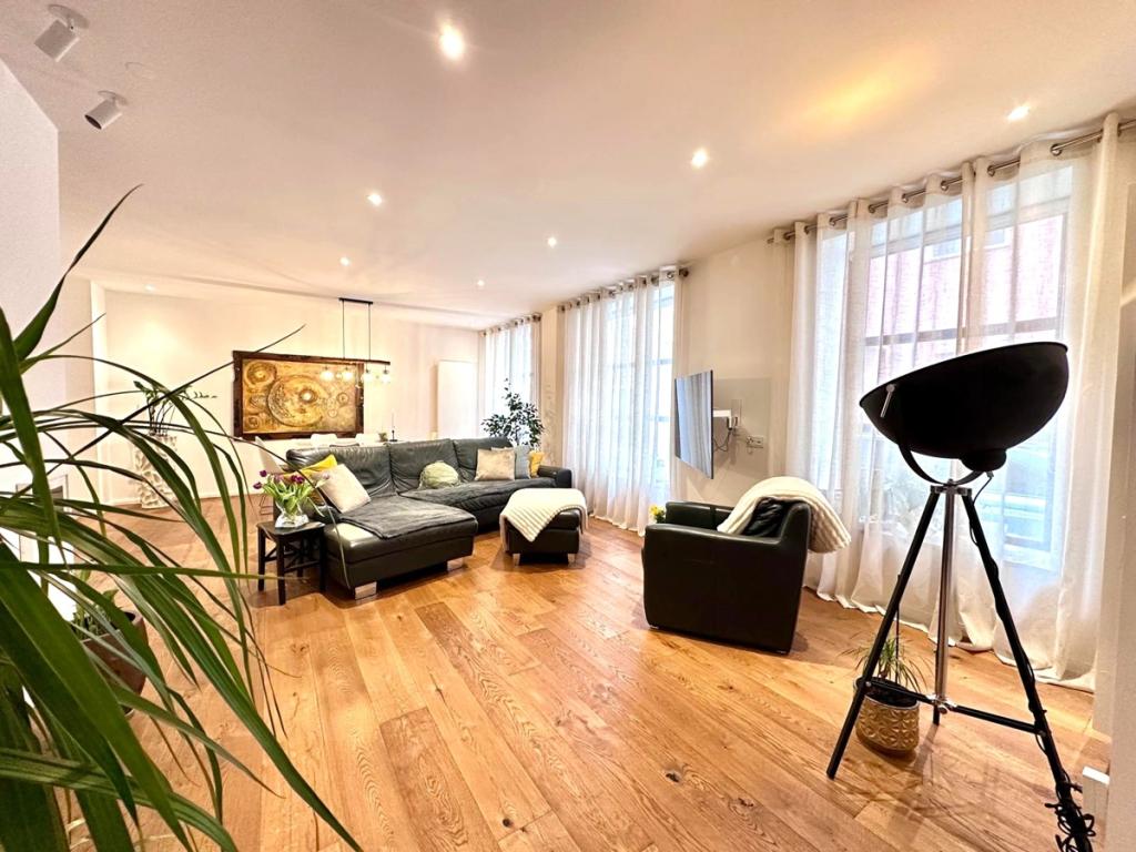 Möblierte Wohnung mit 2 Bädern & flexiblem Zugang in Augsburg! TG-Stellplätze optional! - Photo 3
