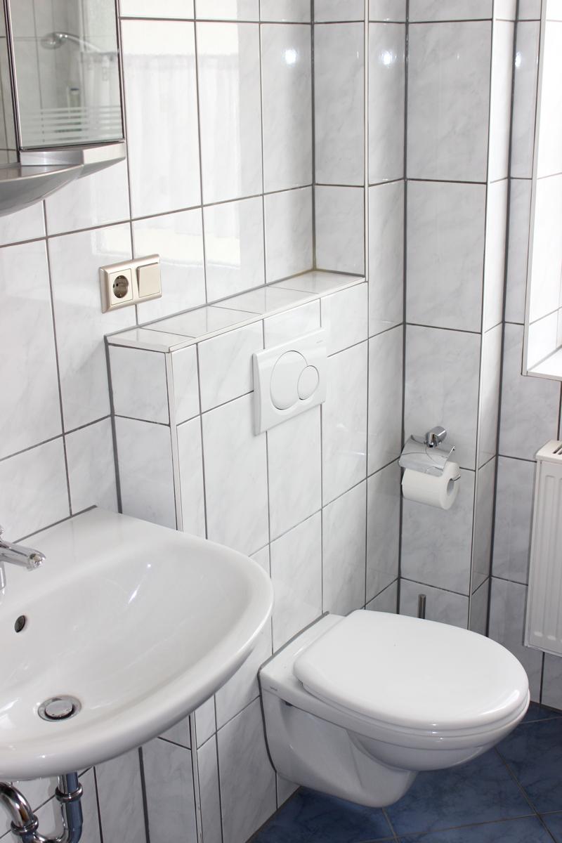 Bad mit Dusche EG
