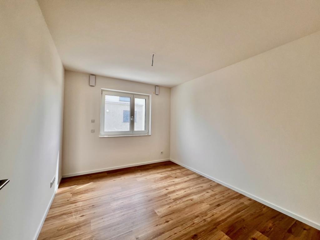 Attraktives Wohlfühlen in energieeffizientem Neubau als Erstbezug mit EBK, ablösefrei - Photo 1
