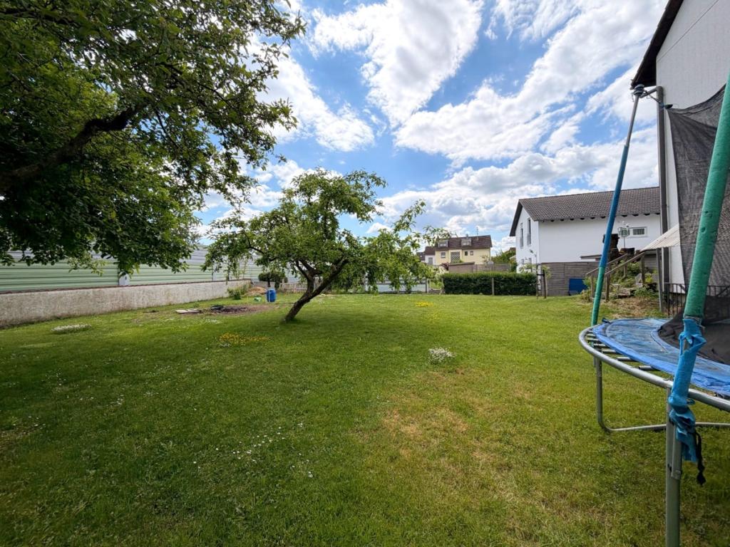 Erstbezug nach Kernsanierung: 4-Zimmer-Wohnung mit Balkon, Gartenanteil & Garage - Foto 3