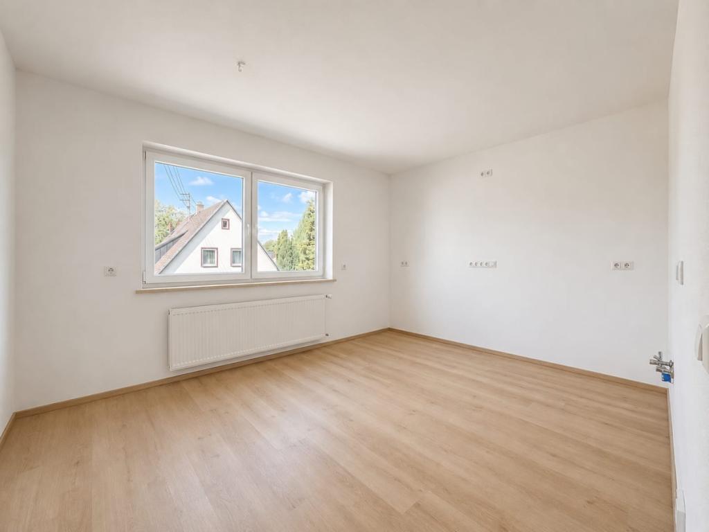Erstbezug nach Kernsanierung: 4-Zimmer-Wohnung mit Balkon, Gartenanteil & Garage - Foto 4