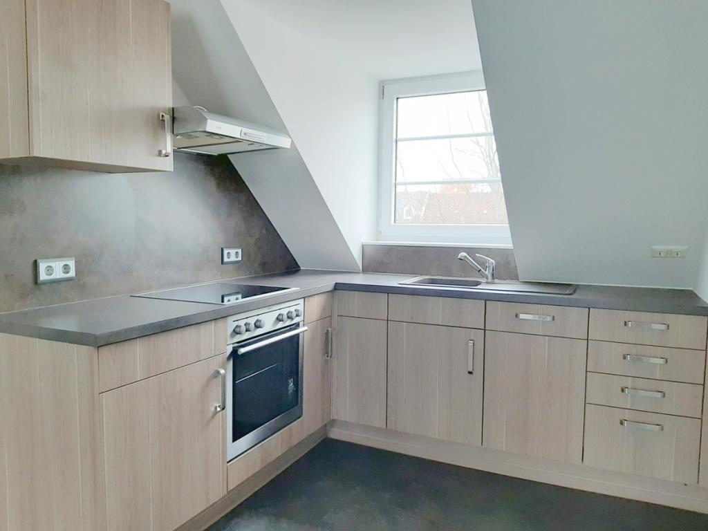 Pfiffiges Dachgeschossapartment mit besonderem Flair - EBK ablösefrei - sofort verfügbar - Photo 1