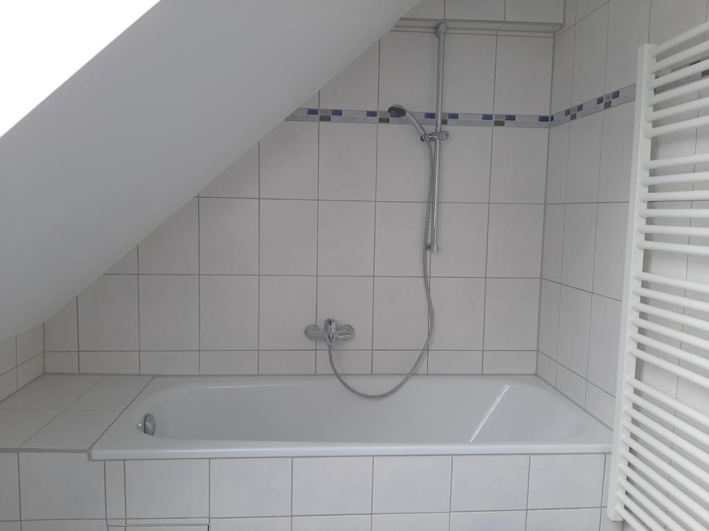 Pfiffiges Dachgeschossapartment mit besonderem Flair - EBK ablösefrei - sofort verfügbar - Photo 2