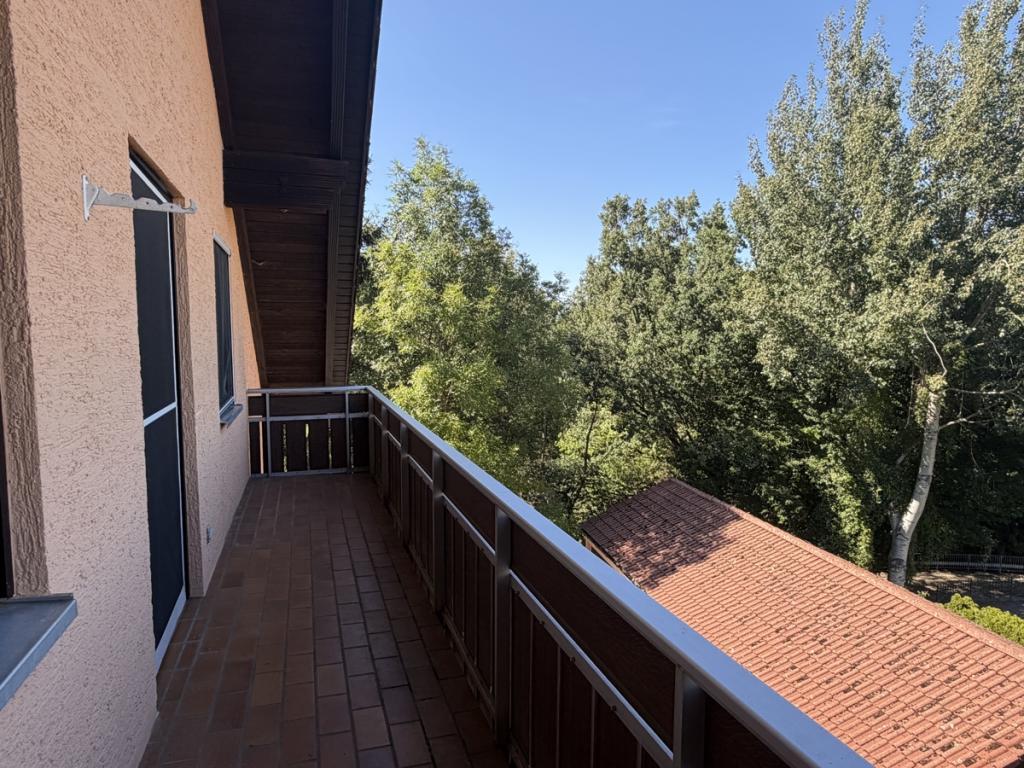 Ruhige 2-Zimmer-Dachgeschosswohnung mit Balkon und Garage in Dorschhausen - Foto 3