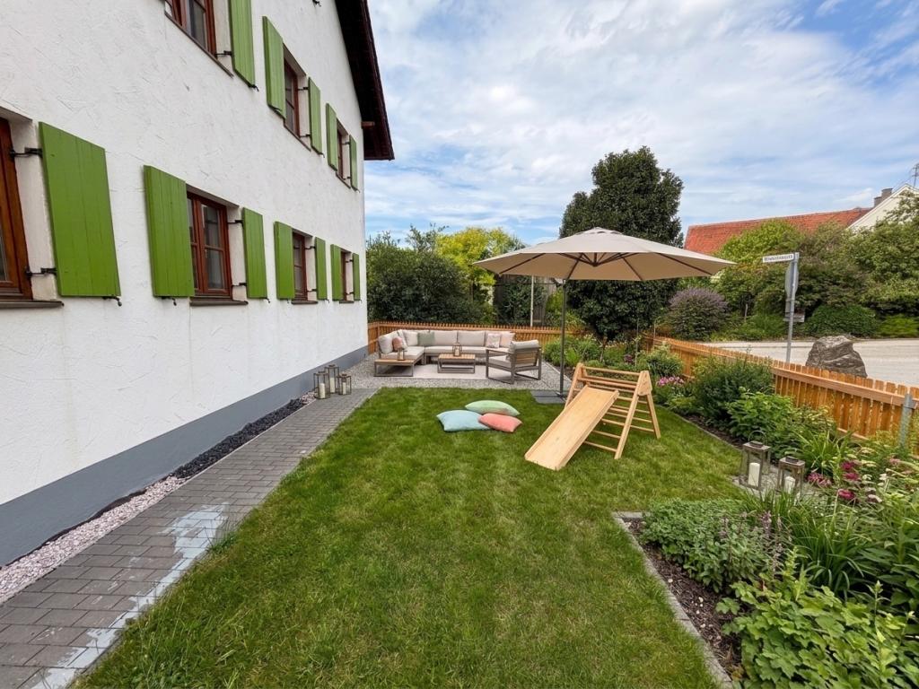 Viel Platz für die Familie: 6 Zimmer, eigener Garten und zwei Stellplätze in Mickhausen - Foto 2