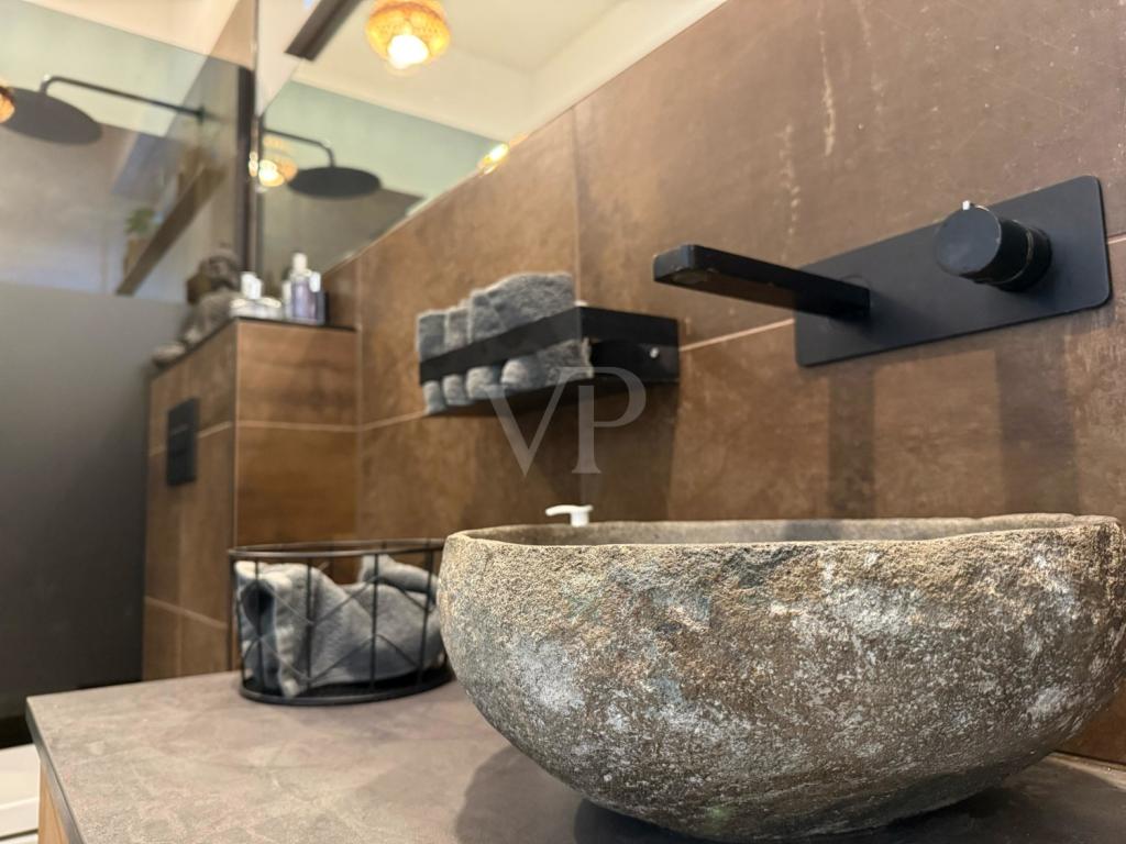 Badezimmer mit ebenerdiger Dusche EG