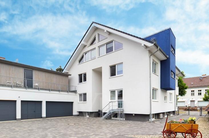 Hinterhof mit Stellplätzen
