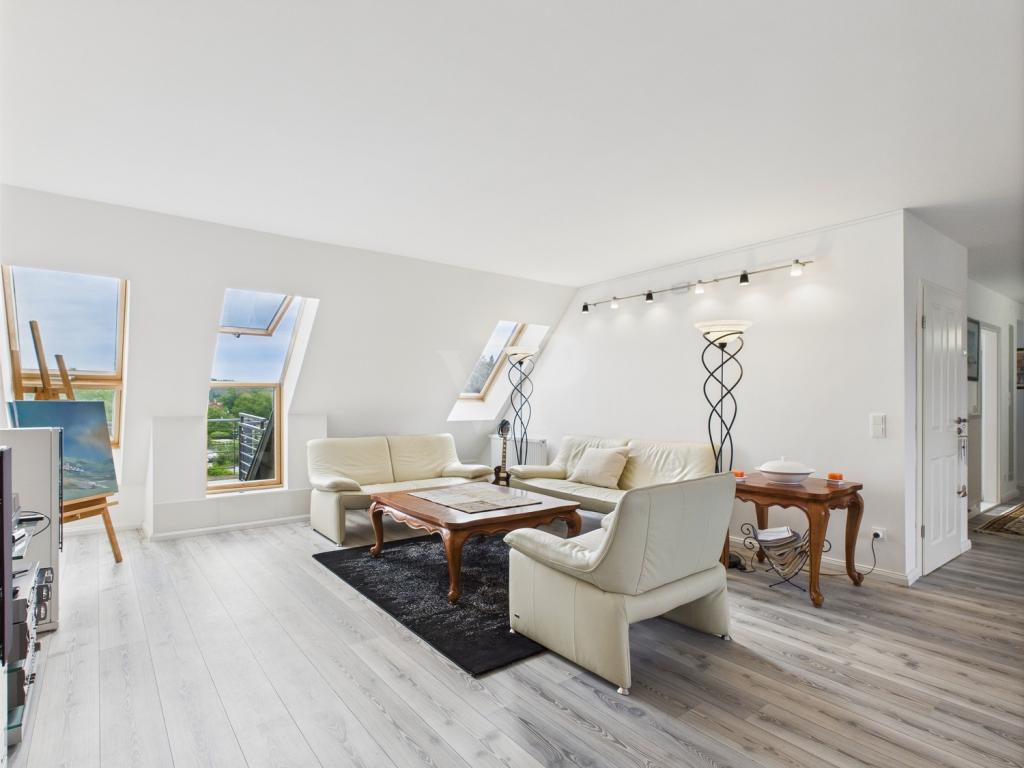 Sonnige Dachgeschosswohnung mit Balkon in bevorzugter Innenstadtlage von Mittenwalde - Photo 2