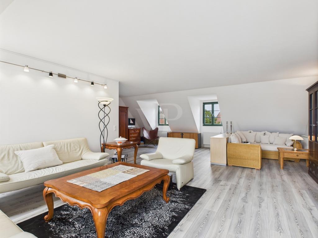 Sonnige Dachgeschosswohnung mit Balkon in bevorzugter Innenstadtlage von Mittenwalde - Photo 1