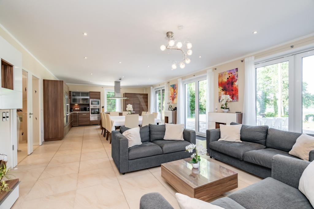 Weitläufige Villa im Grünen mit Raum für Generationen - Photo 1