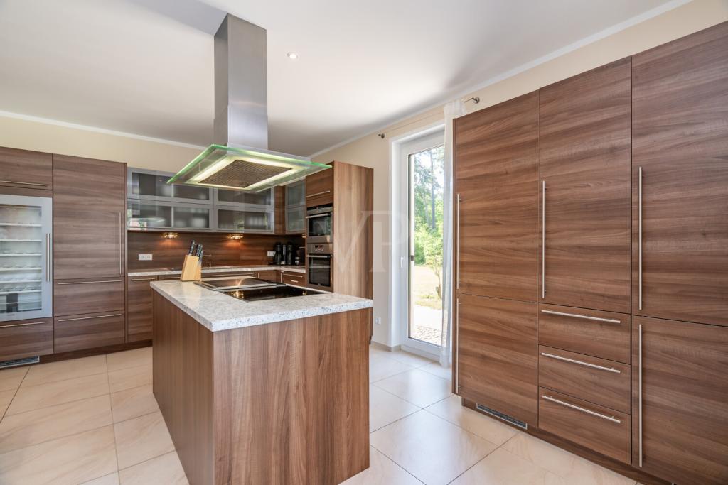 Weitläufige Villa im Grünen mit Raum für Generationen - Photo 4
