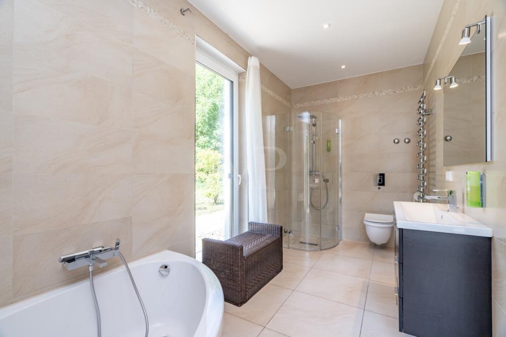 Weitläufige Villa im Grünen mit Raum für Generationen - Photo 5