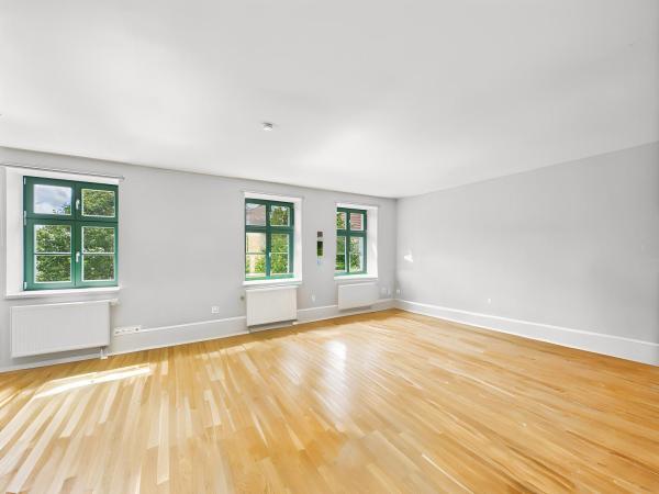 Hochwertige Wohnung mit Einbauküche und Balkon - Photo 2