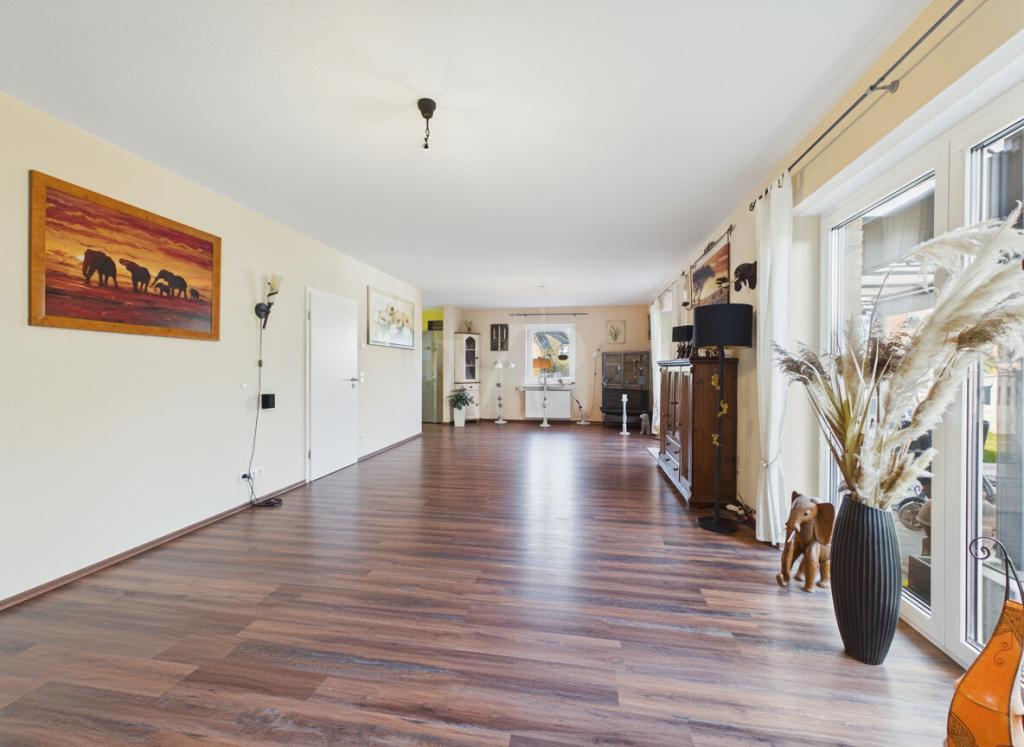 Hochwertiges Einfamilienhaus für gewerbliche Nutzung mit Work/Life-Balance-Potenzial - Photo 1