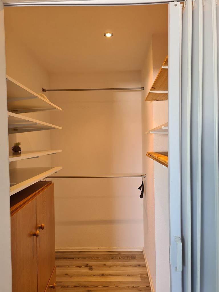 Begehbarer Kleiderschrank.jpg