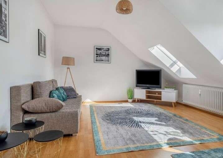 Komplett möblierte 2-Zimmer-Wohnung in Frankfurt-Niederrad - Photo 1