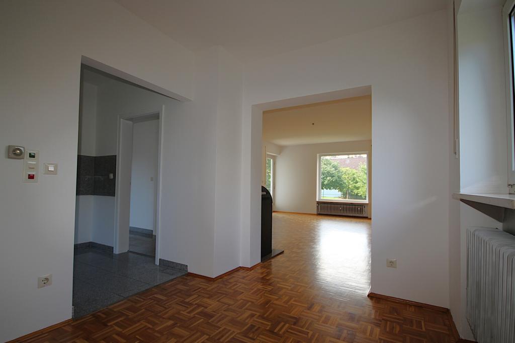 Großzügiges Einfamilienhaus mit großem Garten - Photo 2