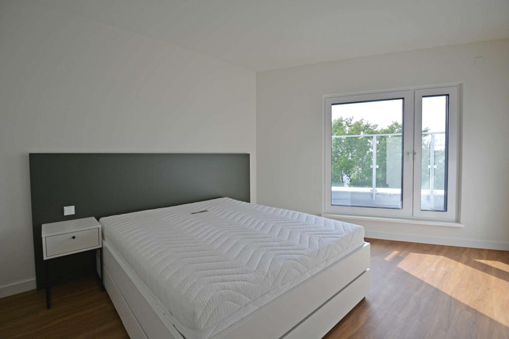 Neubau: Teilmöblierte 2-Zimmer-Wohnung mit Dachterrasse - Foto 3
