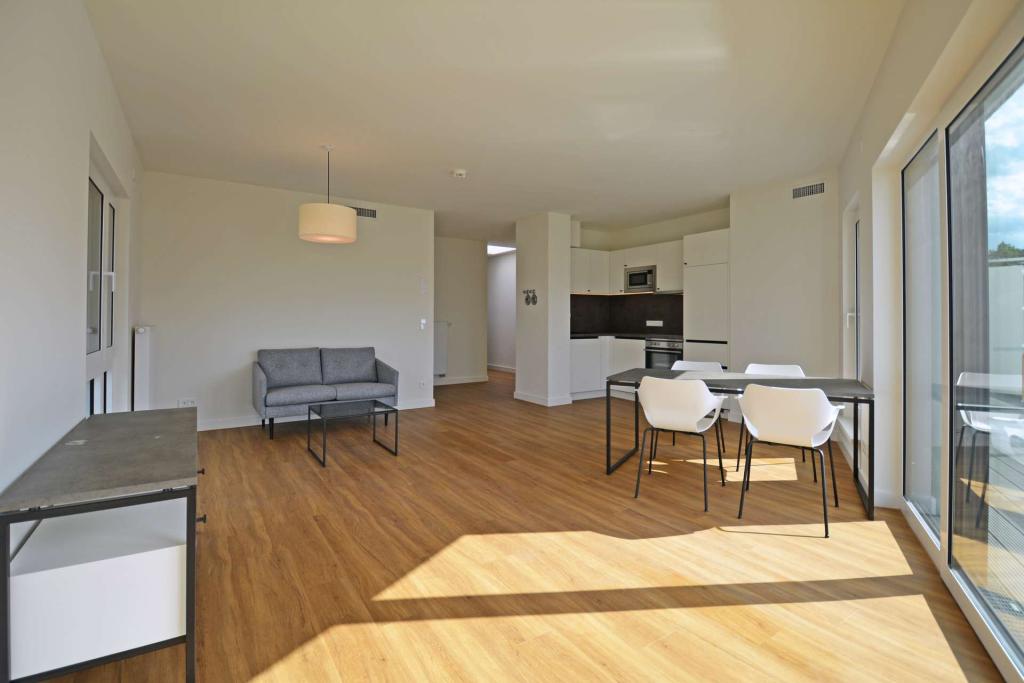 Neubau: Teilmöblierte 2-Zimmer-Wohnung mit Dachterrasse - Foto 1