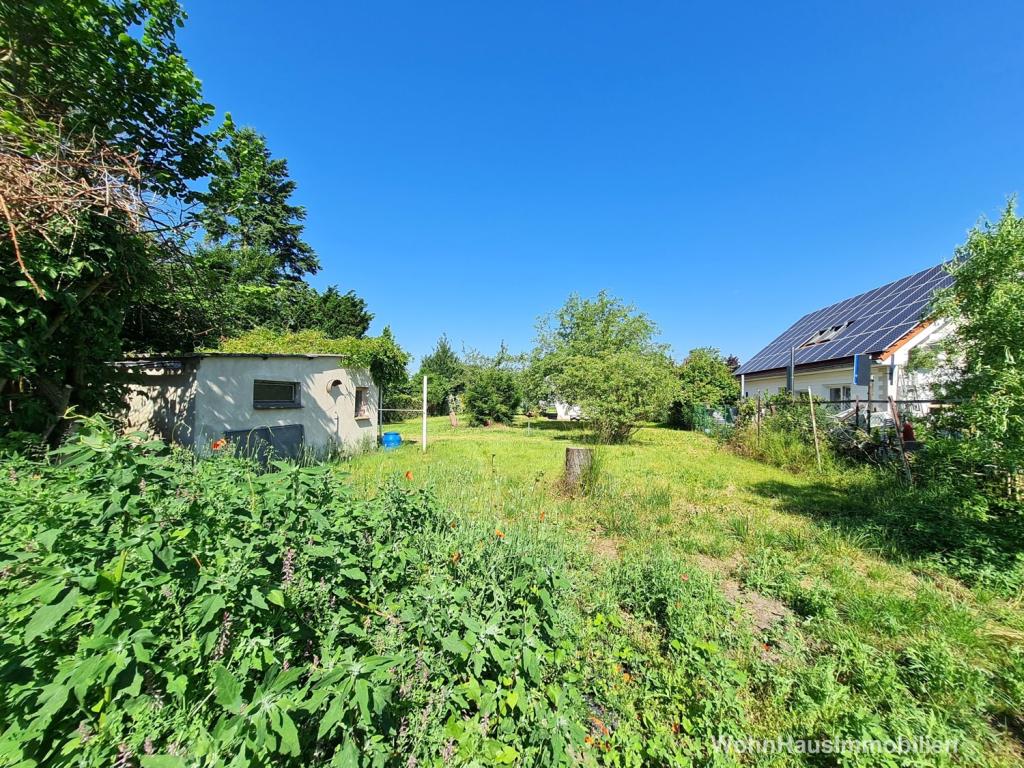 Grundstücksgrenze hinter dem Schuppen