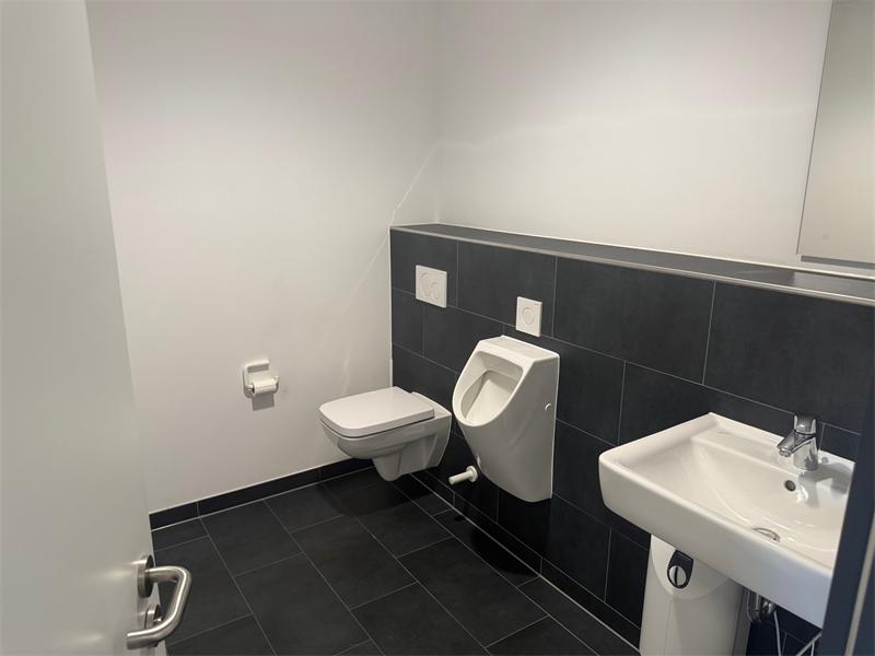 Herren WC im Büro